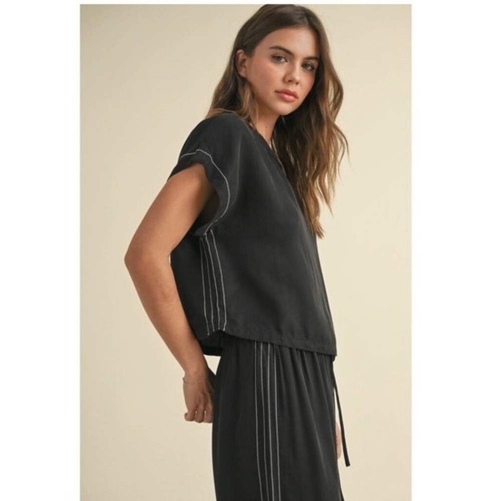 miou muse Short Sleeve Buttery Soft Boxy Slightly Crop Top Black Size Small - Picture 1 of 10